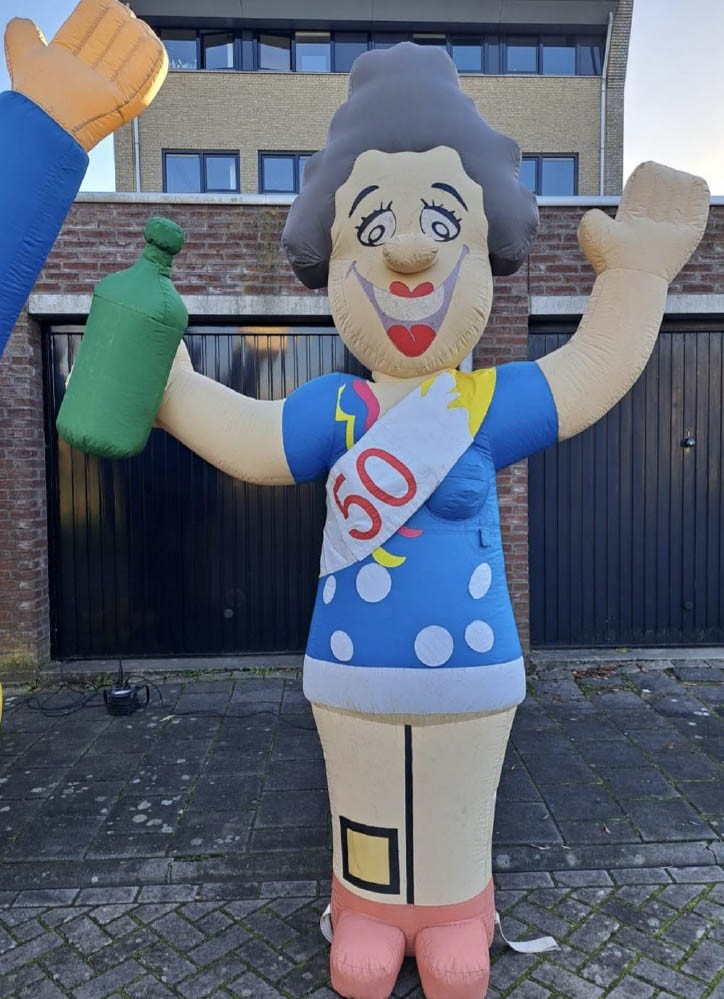 Sarah opblaaspop 2,8 meter - Afbeelding 2